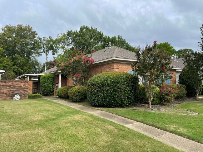 Foto del edificio - 1830 Young Farm Rd