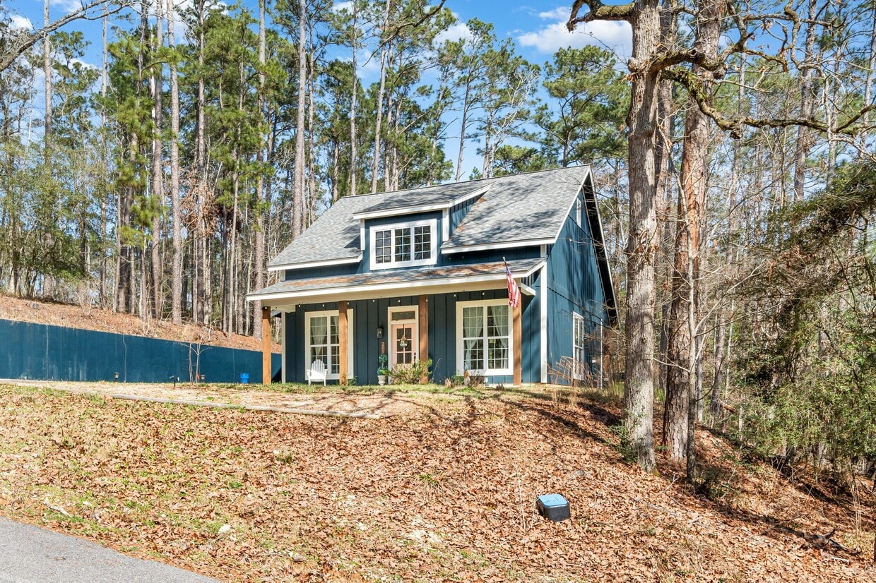 Primary Photo - 201 Sunny Hill Dr