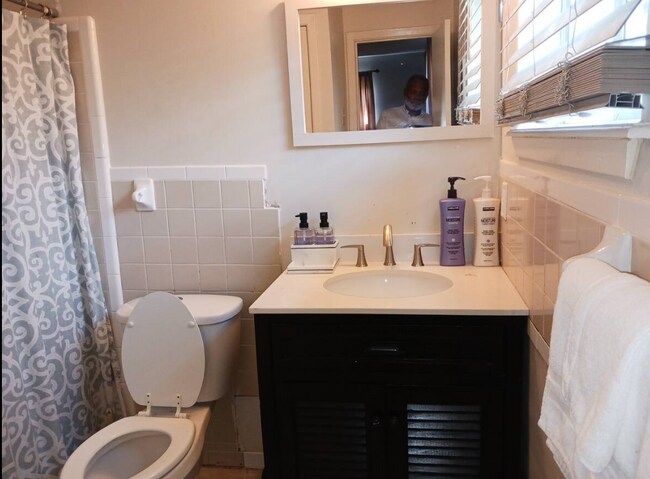 Foto del edificio - 4105 Azalea Dr