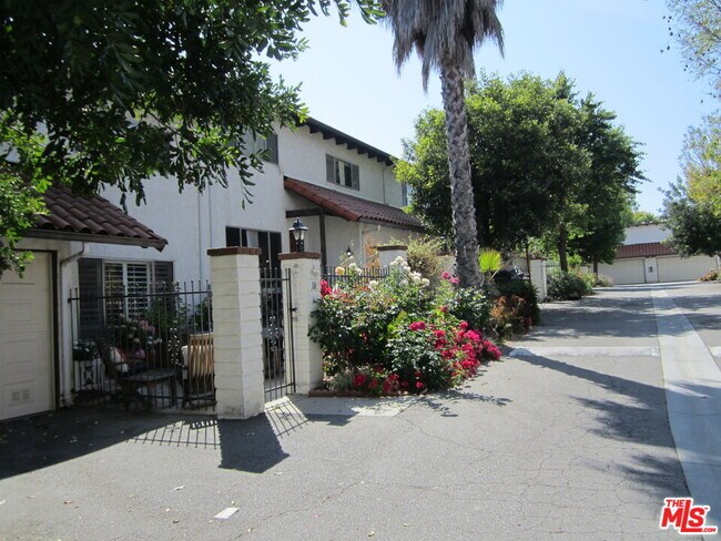Foto del edificio - 5275 Colodny Dr