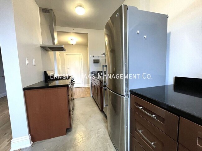 Foto del edificio - 315 W 3rd St