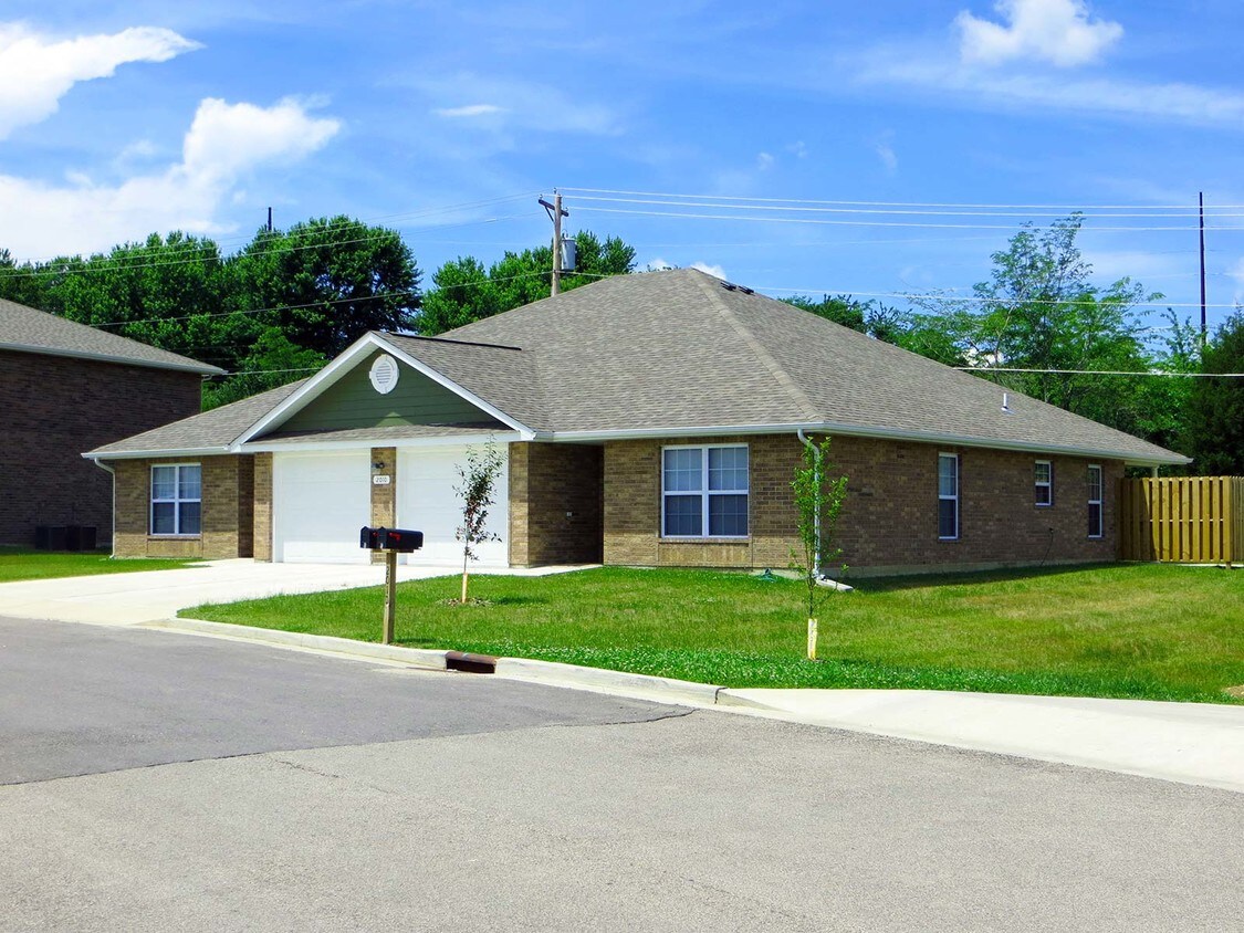 2010 Holt Ave, Rolla, MO 65401 Townhouse for Rent in Rolla, MO