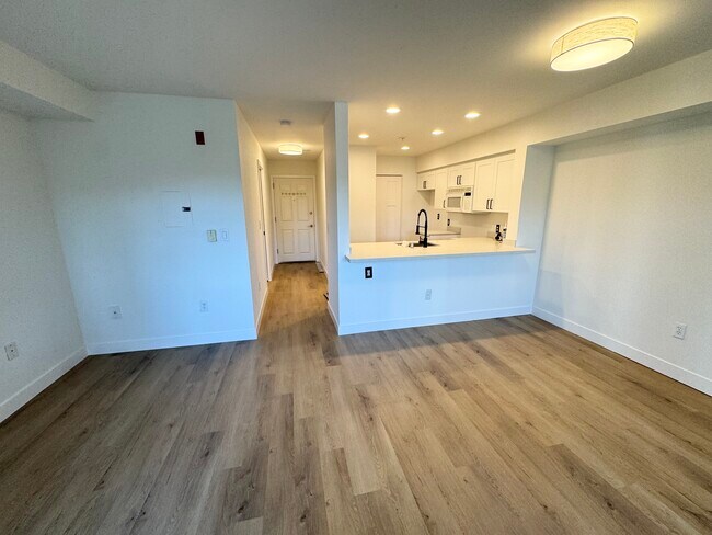 Foto del edificio - 2530 15th Ave W