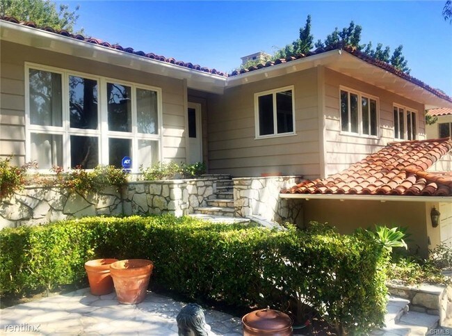 Building Photo - 3 br, 2 bath House - 3401 Paseo del Campo
