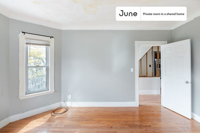 Building Photo - Room in Shared 6 bed/1.5 bath home