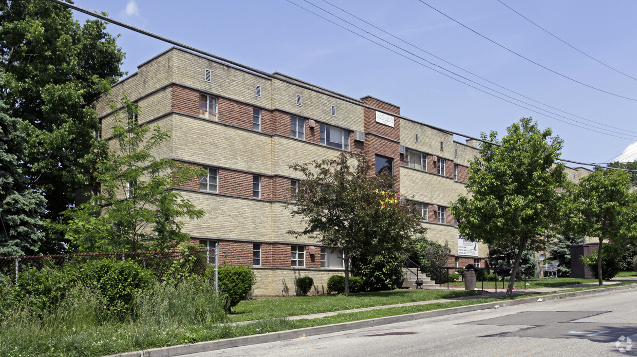 Primary Photo - Fairmount Apartments