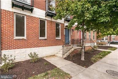 Building Photo - 860 E Lombard St