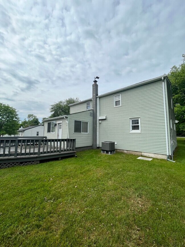 Building Photo - Welcome to 1826 Otts Chapel Road!