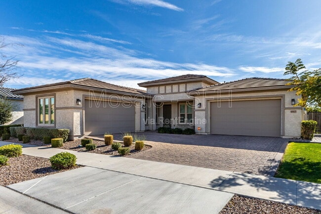 Building Photo - 10627 E Tumbleweed Ave