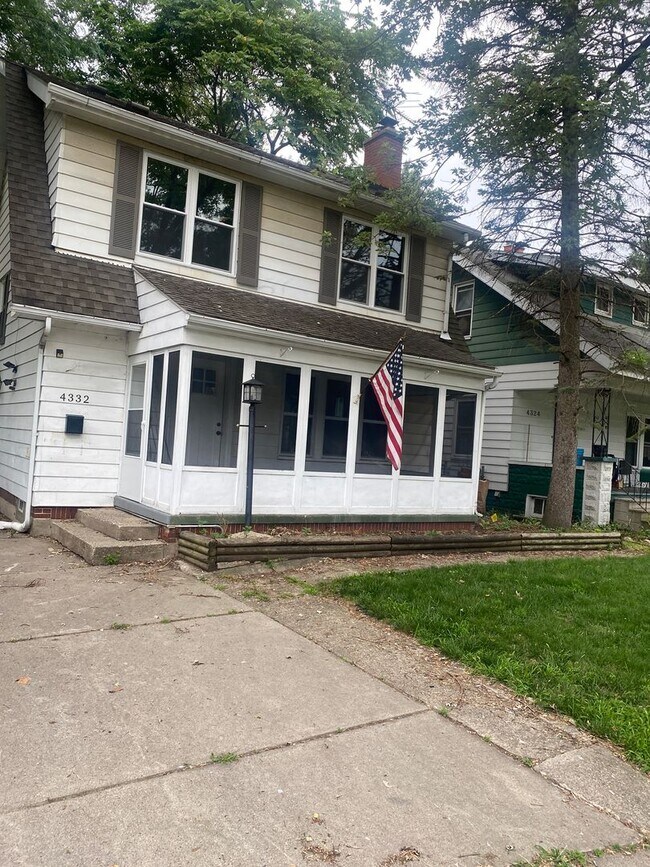 Building Photo - **PRICE REDUCED **Newly renovated three be...