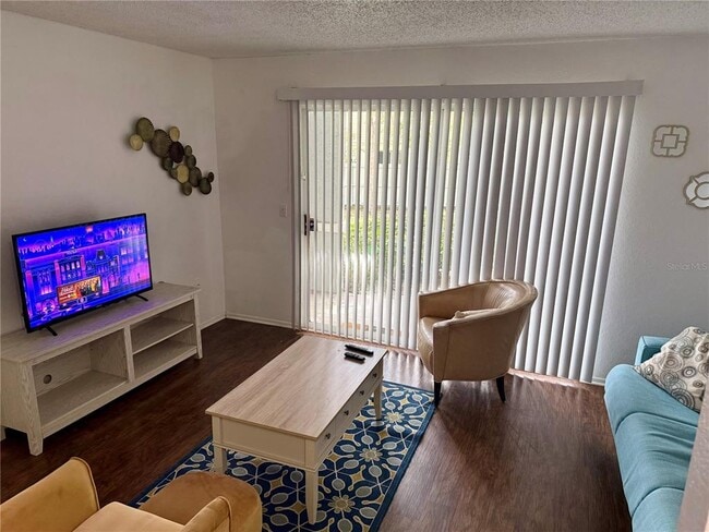 Building Photo - 3705 SW 27th St