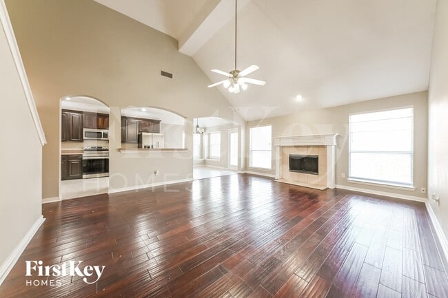 Foto del edificio - 3108 Silver Creek Dr