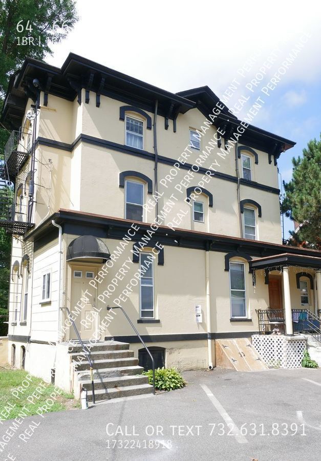 Building Photo - Very Large 1 Bedroom 1 Bath 1st floor apar...