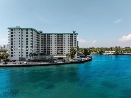 Foto del edificio - 10350 W Bay Harbor Dr