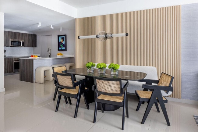 Foto del edificio - 488 NE 18th St