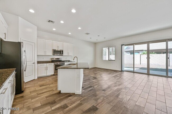 Building Photo - 19250 E Carriage Way