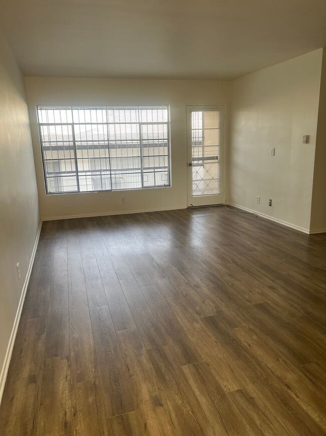Foto del edificio - 4134 1/4 Somerset Drive