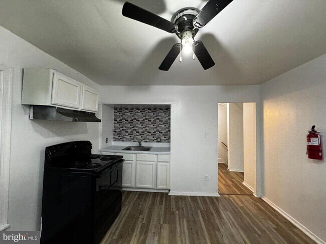 Foto del edificio - 323 E Vine St