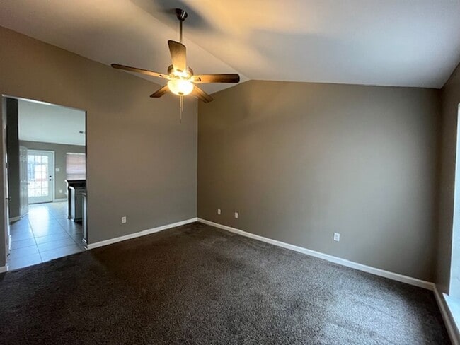 Building Photo - Renovated 2 Bedroom 2 Bath Home for Rent!