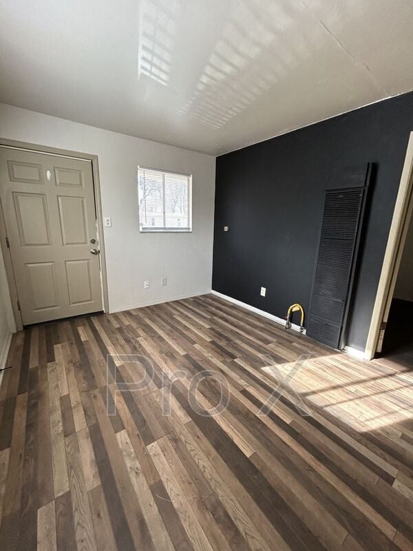 Foto del edificio - 208 W 1st St