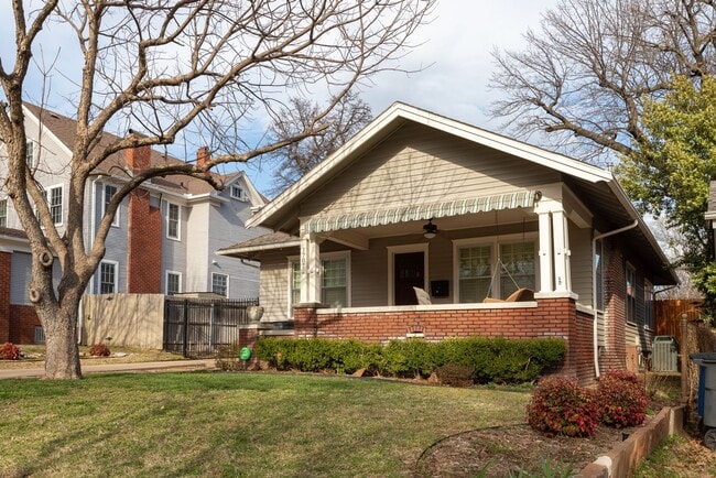 Foto del edificio - Beautiful 2 bed/2 bath House by Cherry Str...