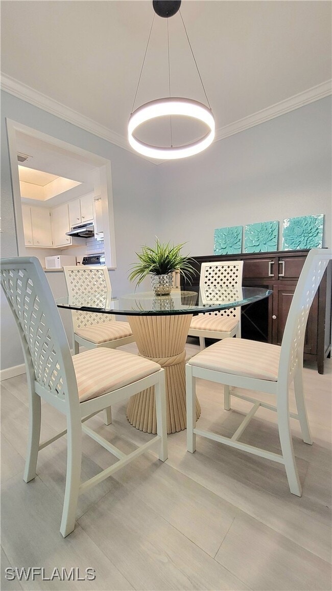 Building Photo - 300 Valley Stream Dr