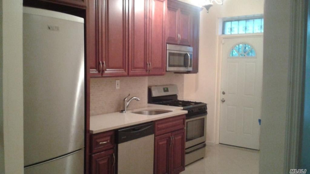 Primary Photo - 331 Wyona St