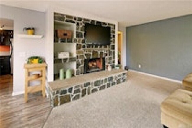 Building Photo - 5801 Phinney Ave N