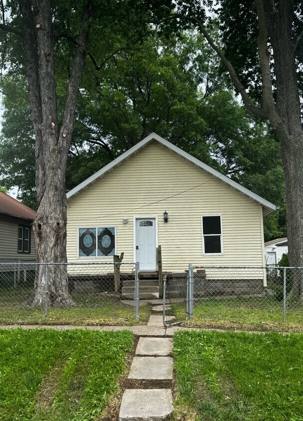 Foto principal - 1023 Hill Ave