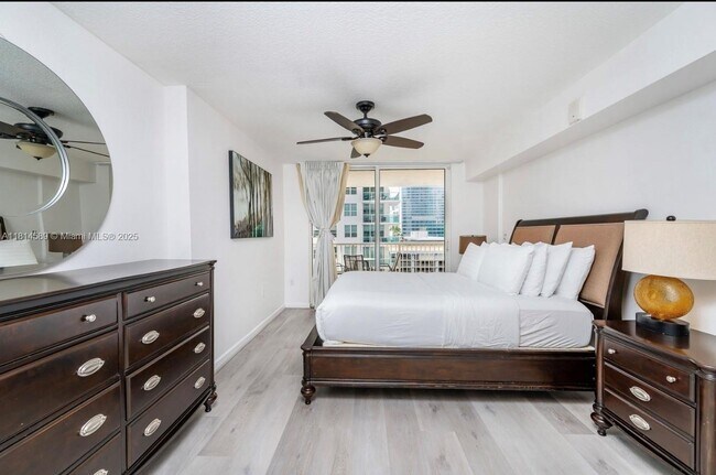 Foto del edificio - 1200 Brickell Bay Dr