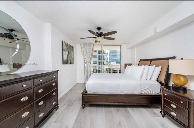 Building Photo - 1200 Brickell Bay Dr