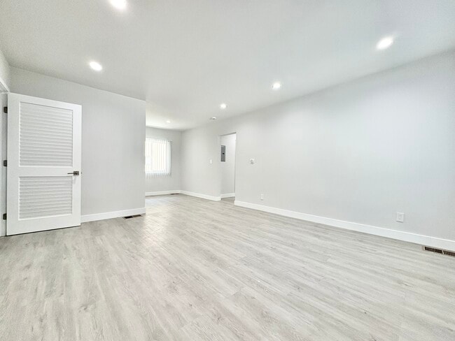 Building Photo - 1145 S Holt Ave
