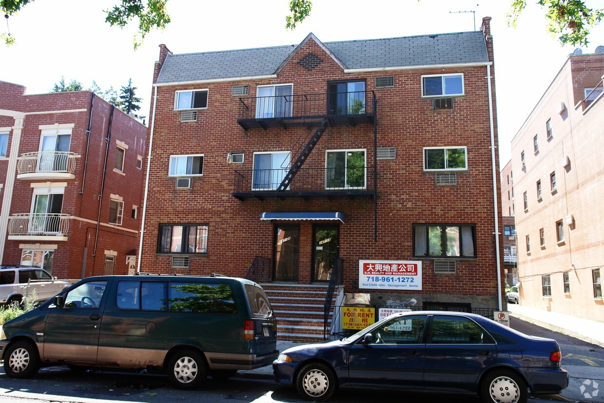 Primary Photo - 147-18 Barclay Ave