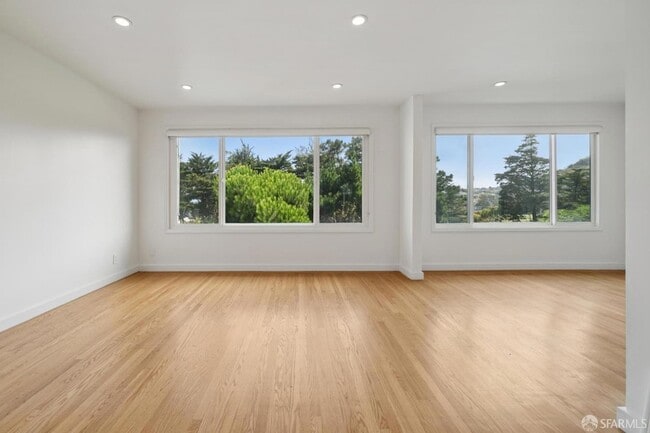 Building Photo - 74 Sunview Dr