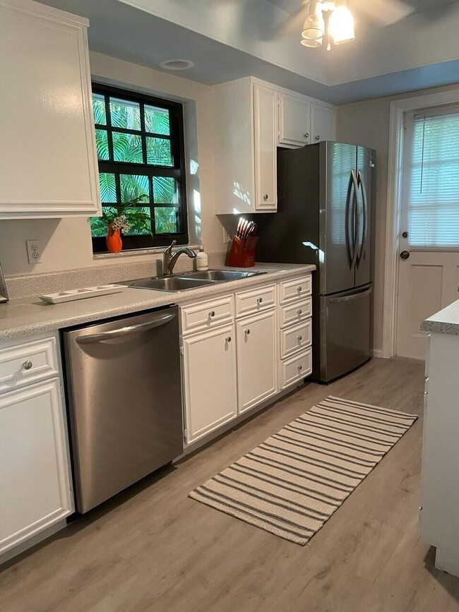 Foto del edificio - 1042 Del Harbour Dr