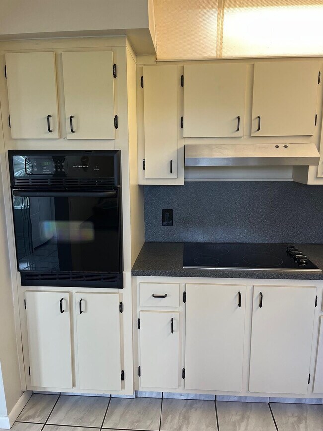 Foto del edificio - 16441 Blatt Blvd