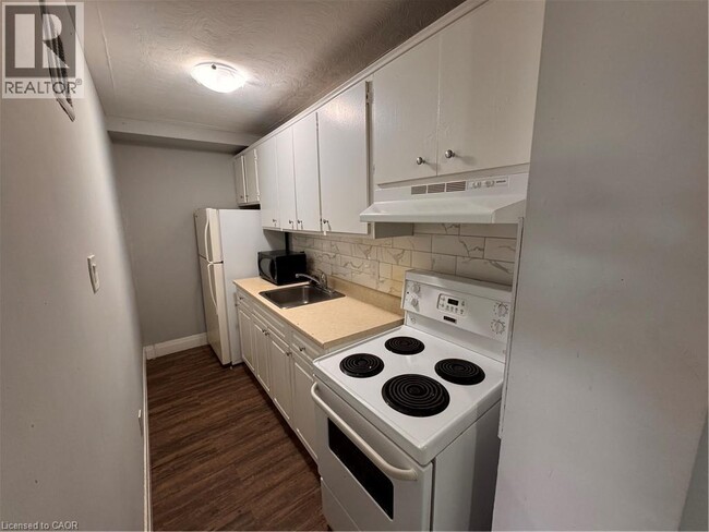 Building Photo - 141 Linnwood Ave