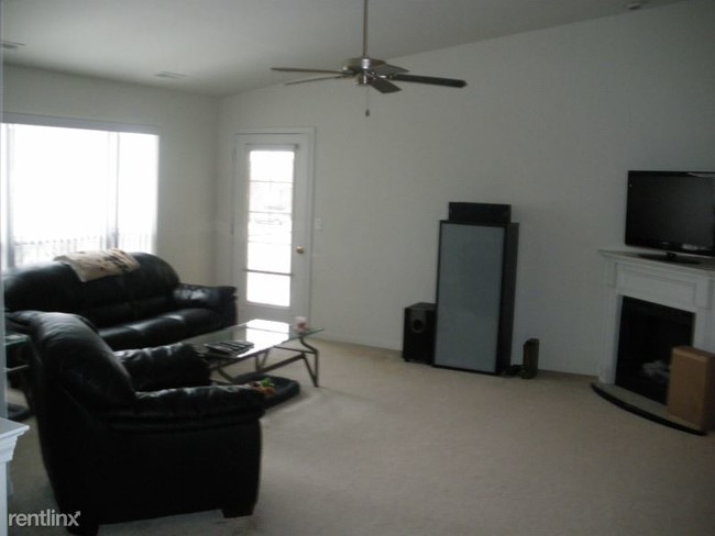 Building Photo - 30202 Chesapeake Cir