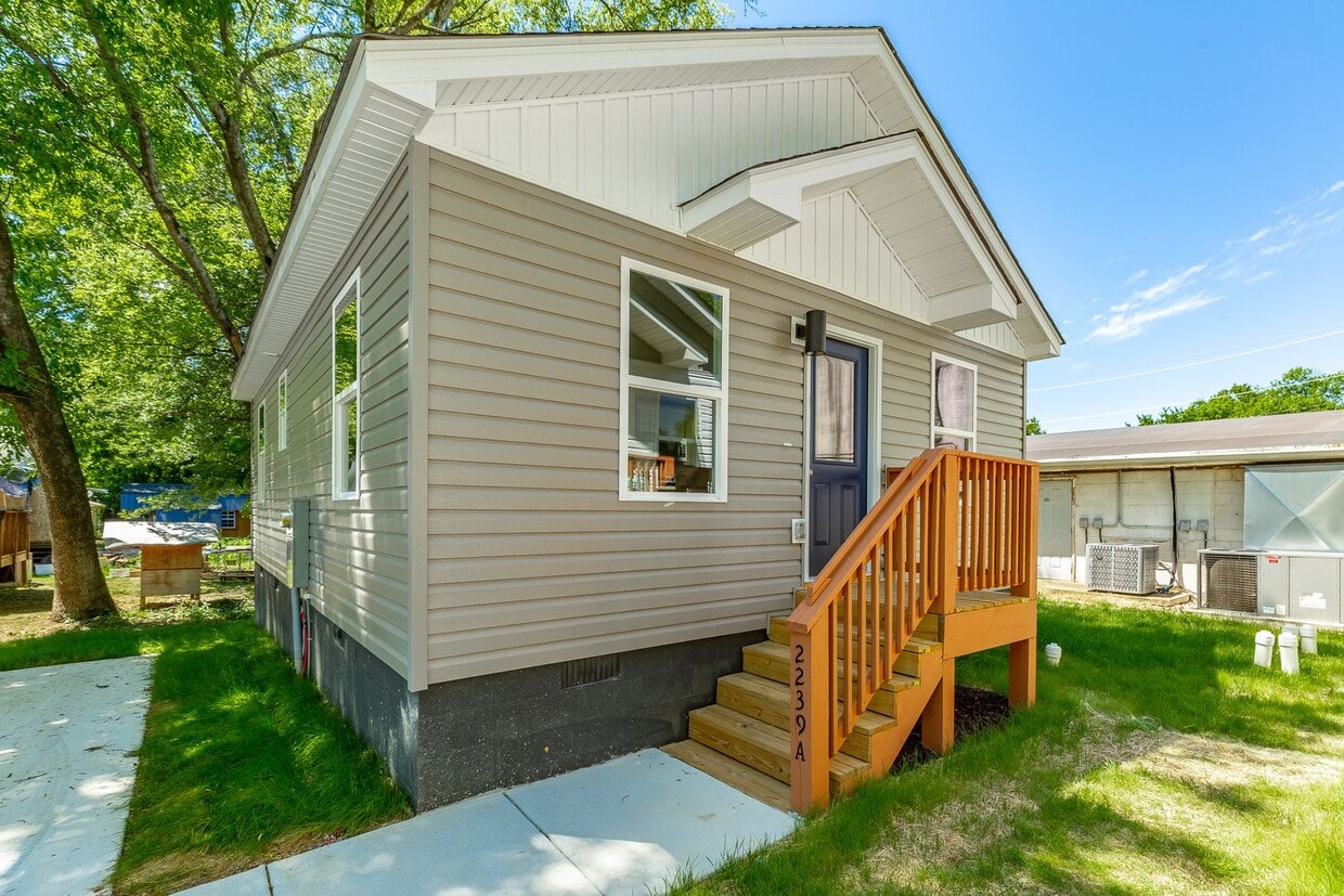 Foto principal - 2239 E 19th St