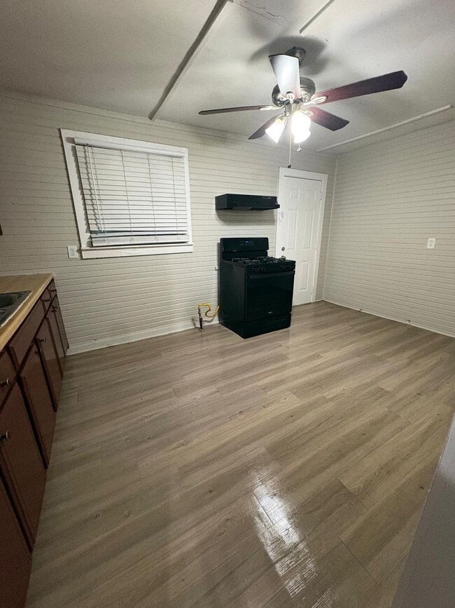 Building Photo - 3604 N Terry St