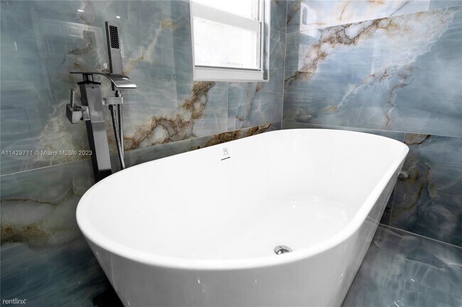 Foto del edificio - 2 br, 1 bath House - 6139 Johnson St