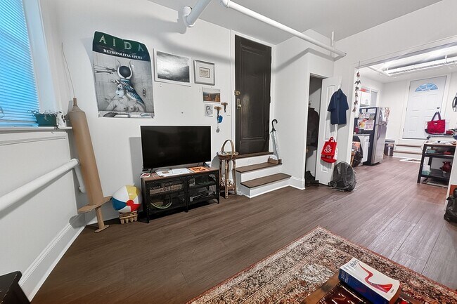Foto del edificio - Newly Renovated 1 BR in Loyola on Lovely Quiet Block