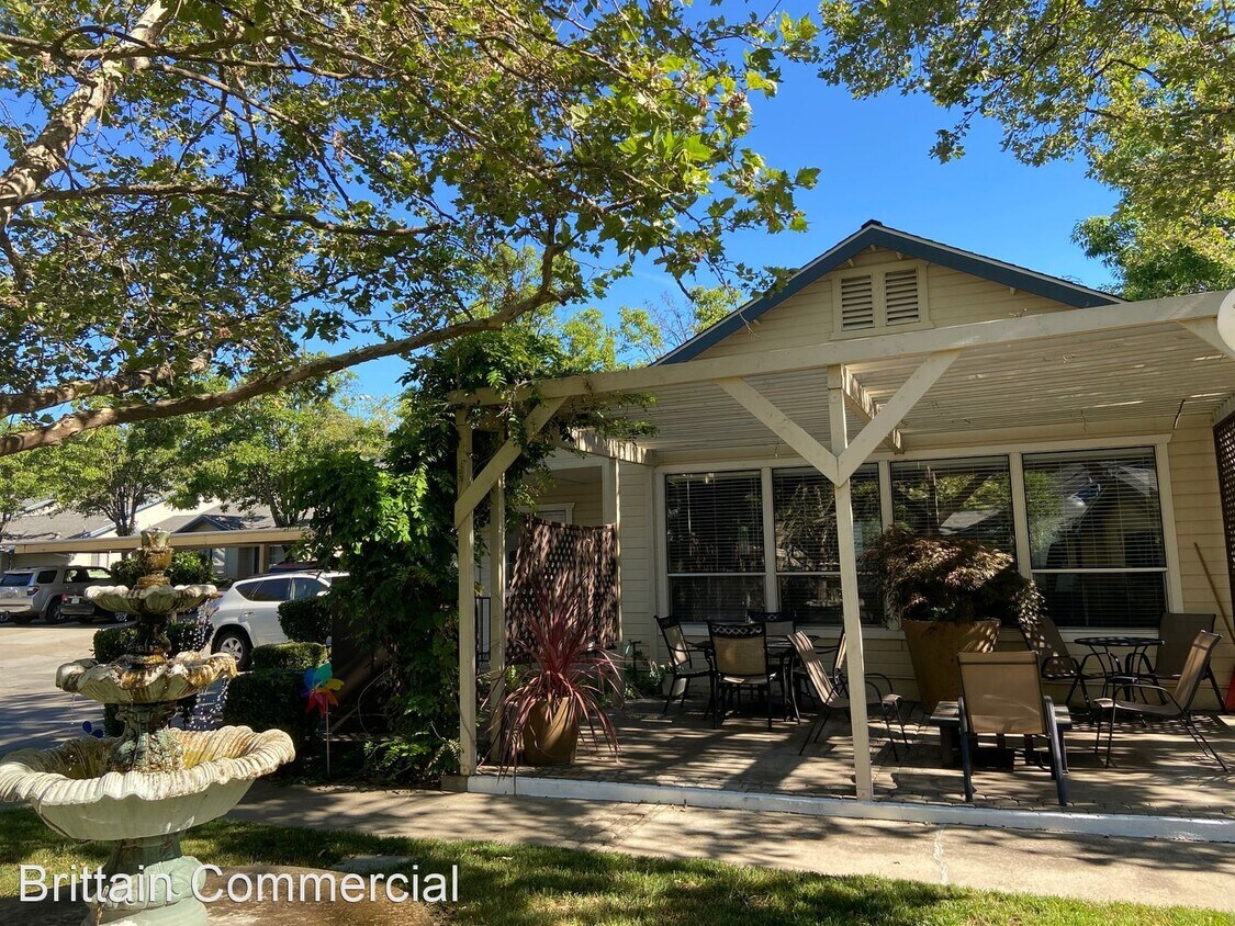 Foto principal - 7764 Poplar Ave