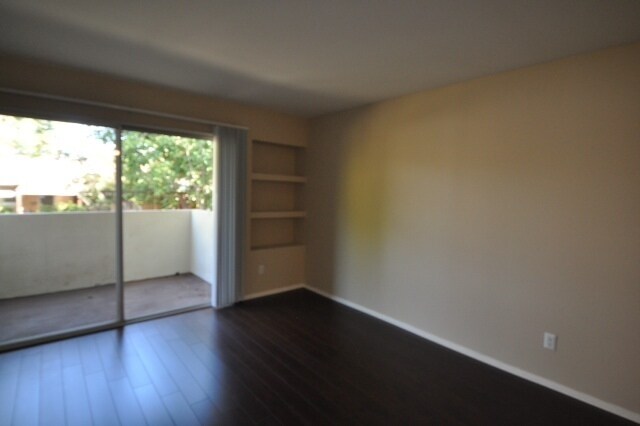 Building Photo - 15007 Burbank Blvd