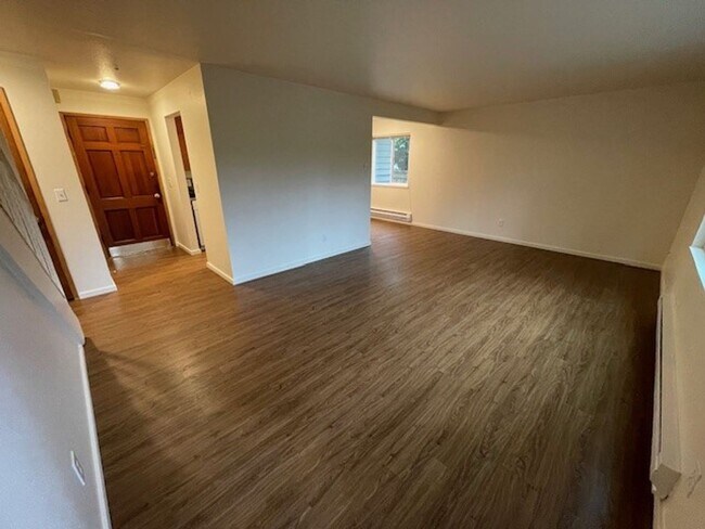 Foto del edificio - (6E) 9536-40 8th Ave. N.W.