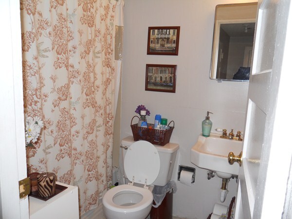 Bathroom - 913 Claflin Rd