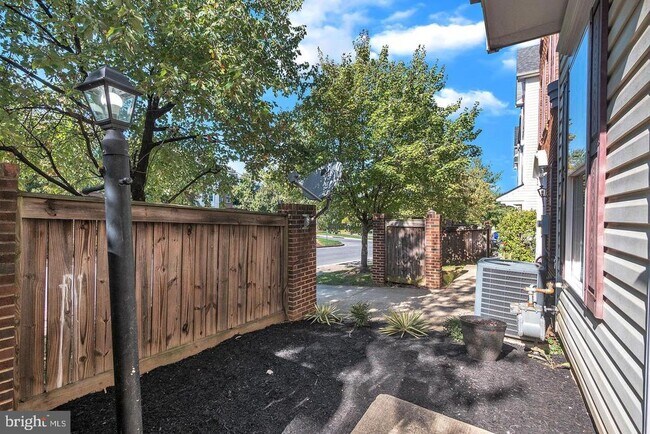 Foto del edificio - 111 Whiskey Creek Cir