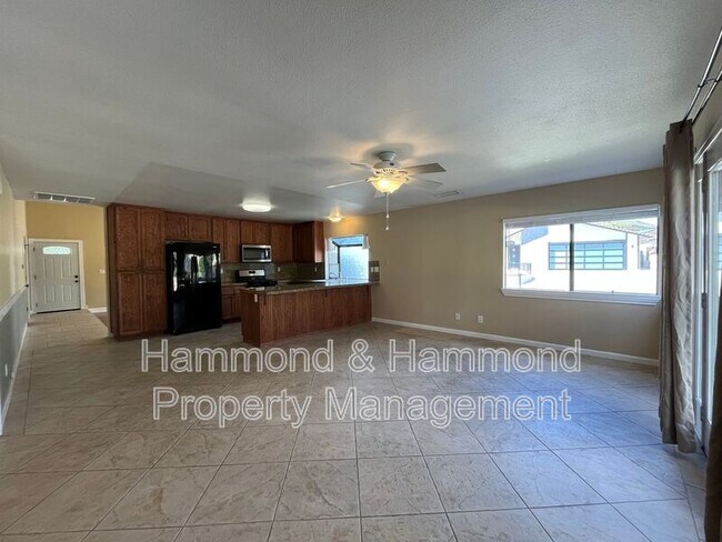 Foto del edificio - 489 Knollwood Dr