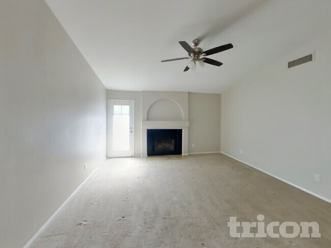 Foto del edificio - 4432 N 86th Dr