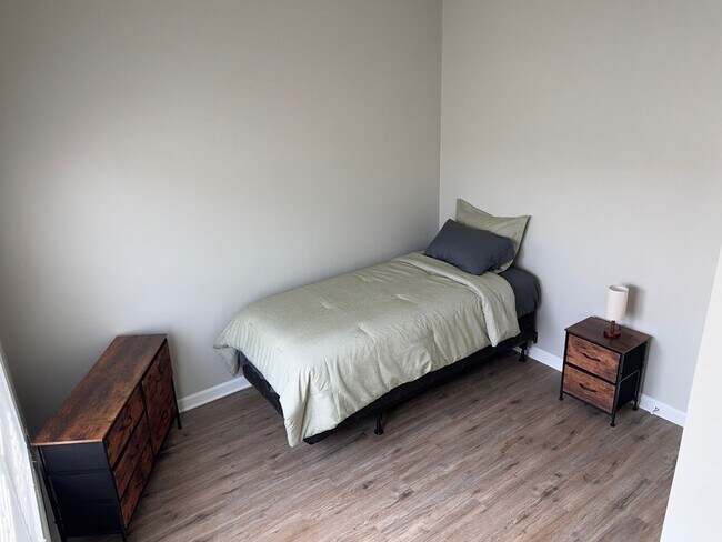 Foto del edificio - 6316 Sunflower Pl